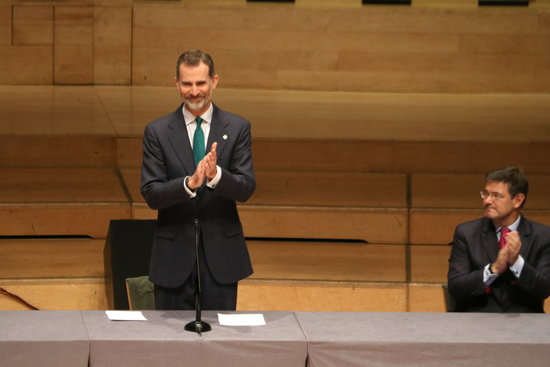 Spanish king Felipe VI alongside Rafael Català in April (by ACN)